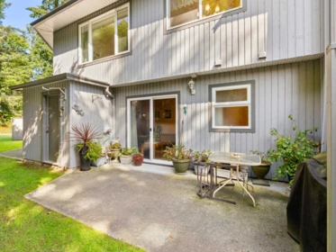 Laundry Room Photo of 38 5761 Wharf Avenue, Sechelt, BC