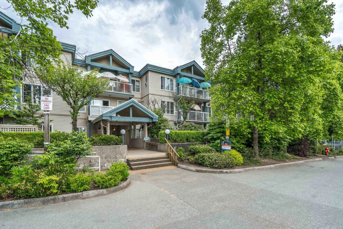 Living Room Photo of 104 10668 138 Street, Surrey, BC