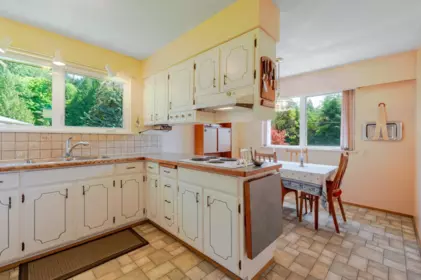 Kitchen Island Photo of 5756 Cranley Drive, West Vancouver, BC