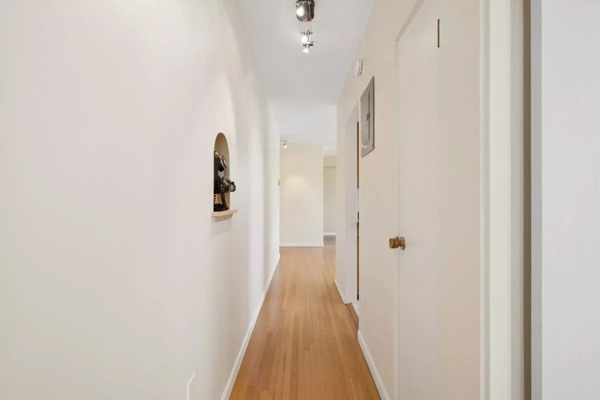 Dining Area Photo of 401 1315 Cardero Street, Vancouver, BC