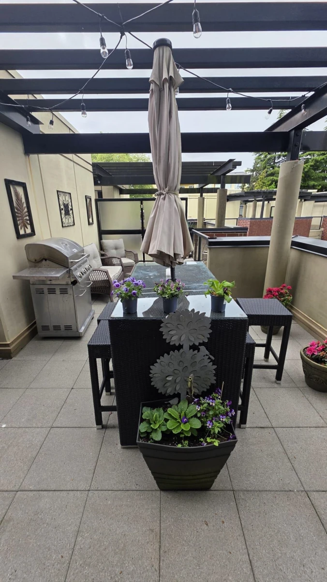 Living Room Photo of 405 11 E Royal Avenue, New Westminster, BC