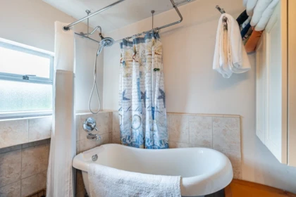 Guest Bathroom Photo of 1052 Como Lake Avenue, Coquitlam, BC