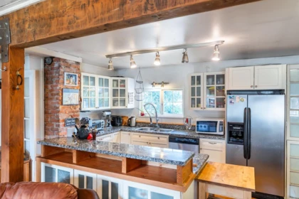 Kitchen Photo of 1052 Como Lake Avenue, Coquitlam, BC