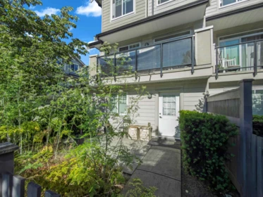Kitchen Photo of 113 13898 64 Avenue, Surrey, BC