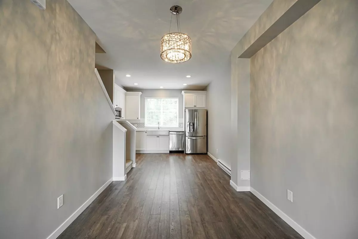 Dining Area Photo of 9 19128 65 Avenue, Surrey, BC