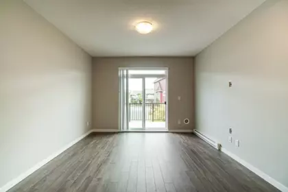 Kitchen Photo of 9 19128 65 Avenue, Surrey, BC