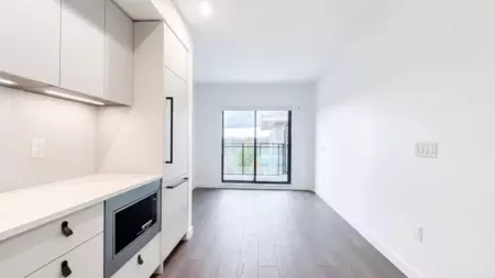 Kitchen Island Photo of 609 1680 E 12th Avenue, Vancouver, BC