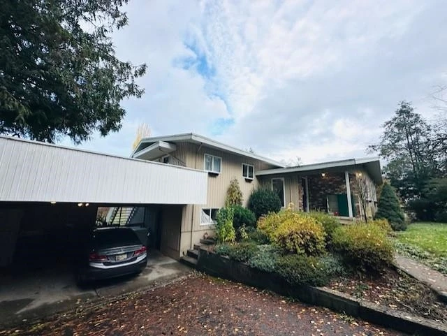 Living Room Photo of 18351 74 Avenue, Surrey, BC