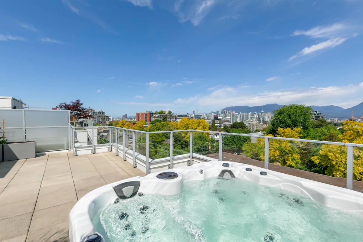 Exterior Rear Photo of 501 379 E Broadway, Vancouver, BC