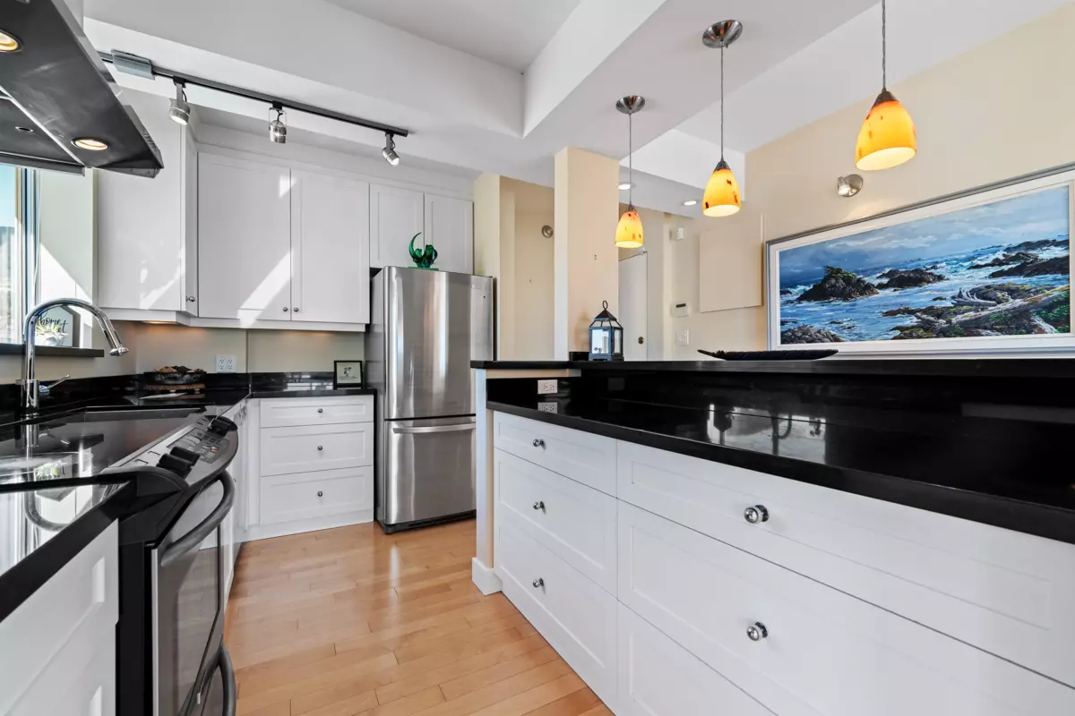 Family Room Photo of 801 2187 Bellevue Avenue, West Vancouver, BC
