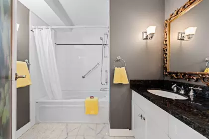Powder Room Photo of 801 2187 Bellevue Avenue, West Vancouver, BC