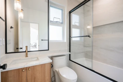 Hallway Photo of 16908 1 Avenue, Surrey, BC