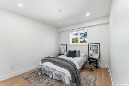 Hallway Photo of 13259 14 Avenue, Surrey, BC