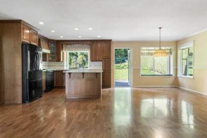 Kitchen Island Photo of 14 32250 Downes Road, Abbotsford, BC