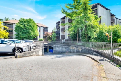 Front Yard Photo of 2 365 Ginger Drive, New Westminster, BC