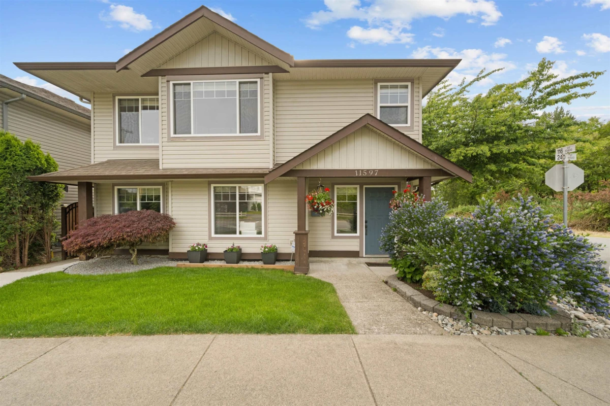 Living Room Photo of 11597 240 Street, Maple Ridge, BC