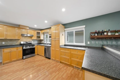Kitchen Island Photo of 11597 240 Street, Maple Ridge, BC