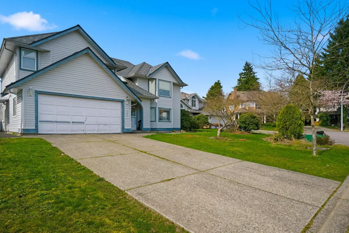 Living Room Photo of 9335 152a Street, Surrey, BC
