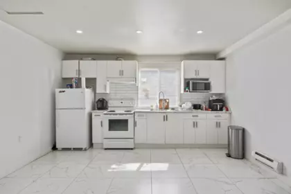 Laundry Room Photo of 9335 152a Street, Surrey, BC