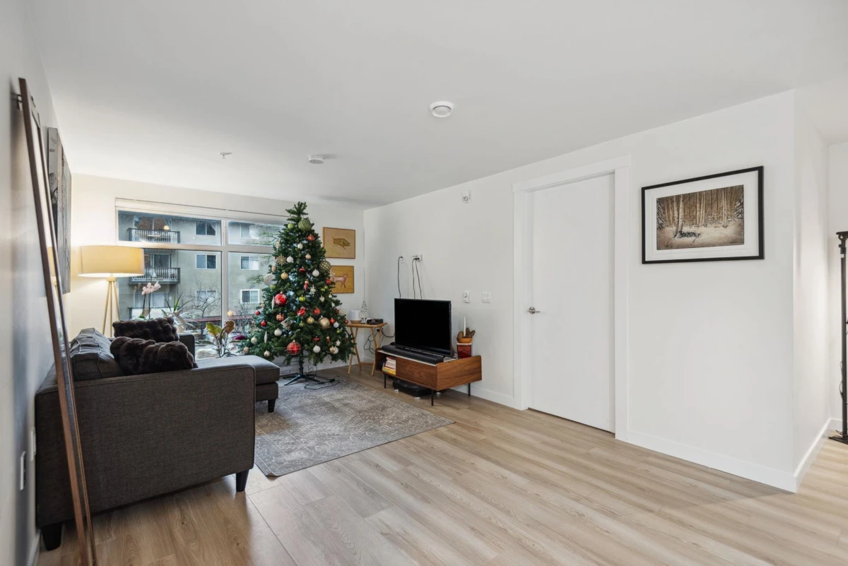 Dining Area Photo of 207 232 Sixth Street, New Westminster, BC