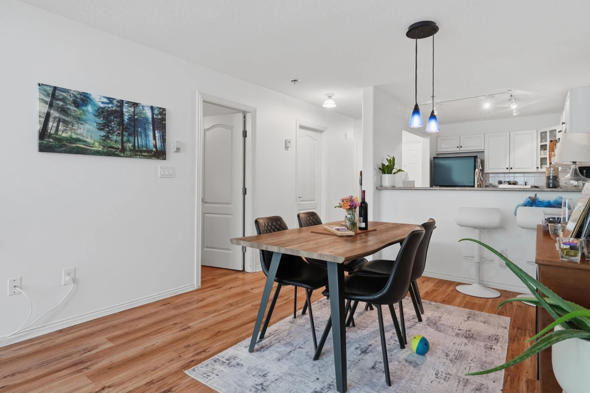 Dining Area Photo of 309 15342 20 Avenue, Surrey, BC