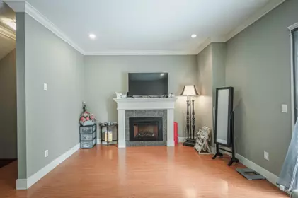 Kitchen Island Photo of 2 7231 No. 2 Road, Richmond, BC
