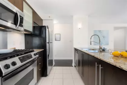 Primary Bathroom Photo of 1001 7555 Alderbridge Way, Richmond, BC
