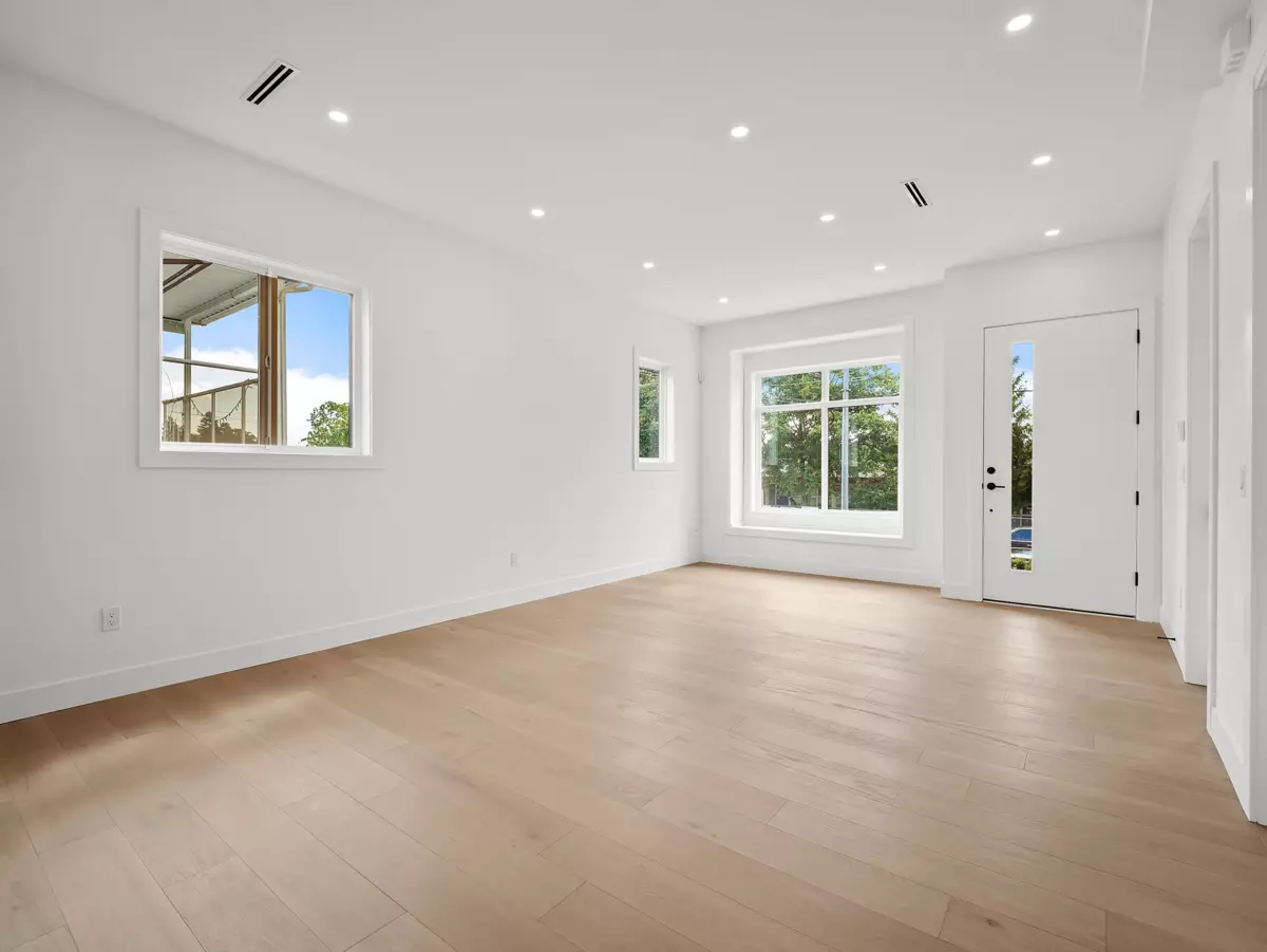 Dining Area Photo of 1 6885 Aubrey Street, Burnaby, BC