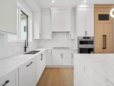 Kitchen Island Photo of 1 6885 Aubrey Street, Burnaby, BC