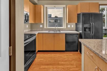 Kitchen Photo of 312 33485 South Fraser Way, Abbotsford, BC