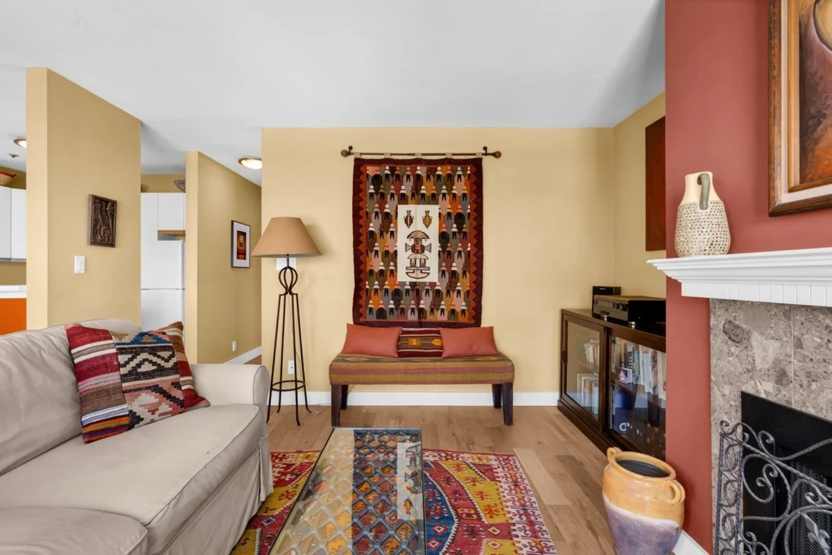 Family Room Photo of 204 833 W 16th Avenue, Vancouver, BC