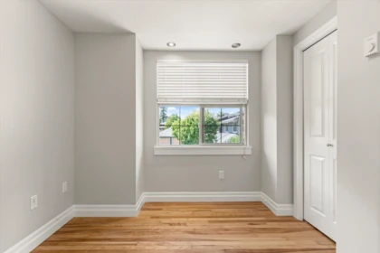 Entry Foyer Photo of 24 5851 Cowichan Street, Chilliwack, BC