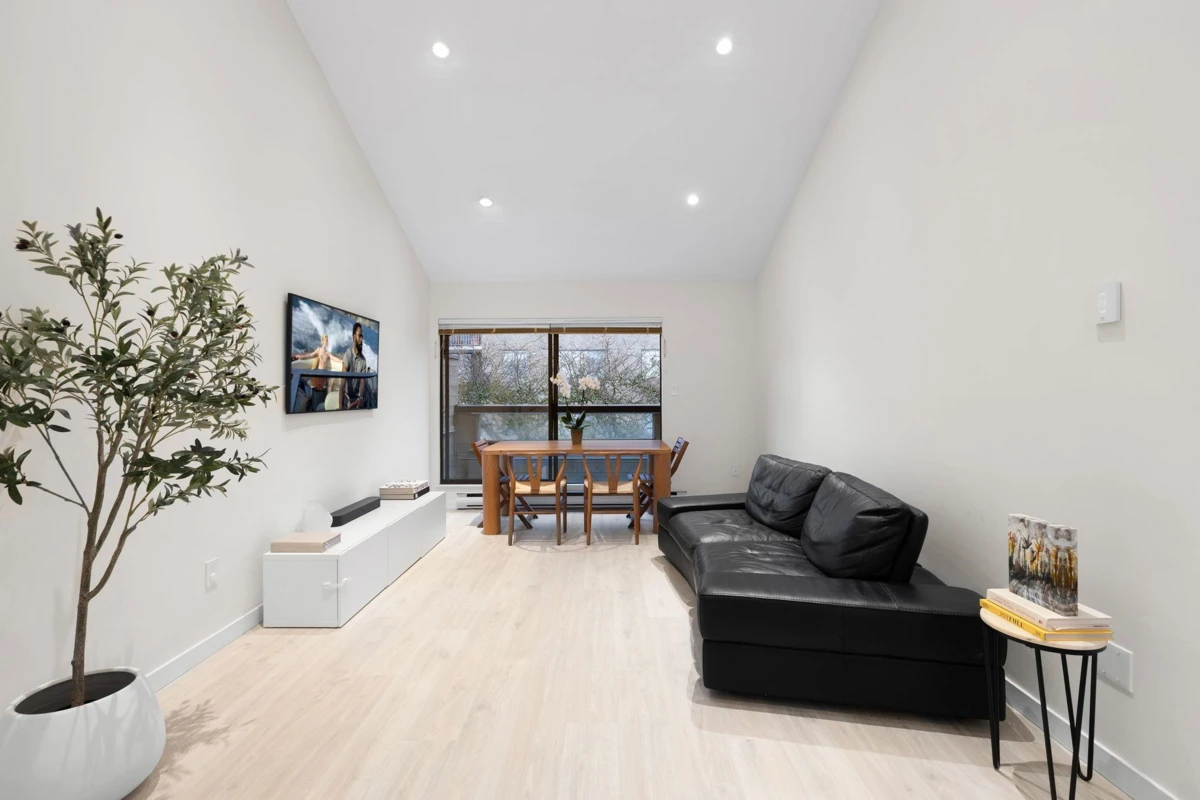 Dining Area Photo of 408 1363 Clyde Avenue, West Vancouver, BC