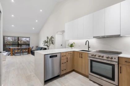 408 1363 Clyde Avenue, West Vancouver, BC, West Vancouver — Apartment/Condo for sale