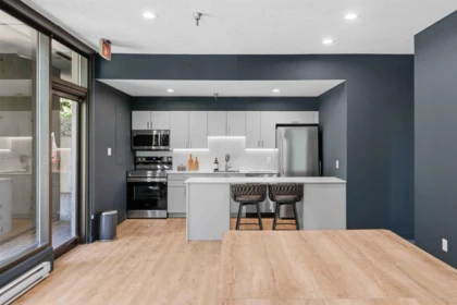 Entry Foyer Photo of 601 738 Broughton Street, Vancouver, BC