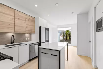Kitchen Island Photo of 106 30494 Cardinal Avenue, Abbotsford, BC
