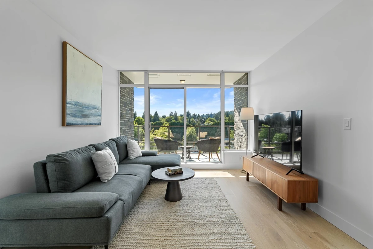 Dining Area Photo of 404 1210 E 27th Street, North Vancouver, BC