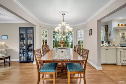 Breakfast Nook Photo of 539 Newcroft Place, West Vancouver, BC