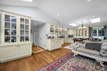 Mudroom Photo of 539 Newcroft Place, West Vancouver, BC