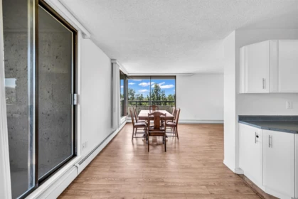 1104 3737 Bartlett Court, Burnaby, BC, Burnaby — Apartment/Condo for sale