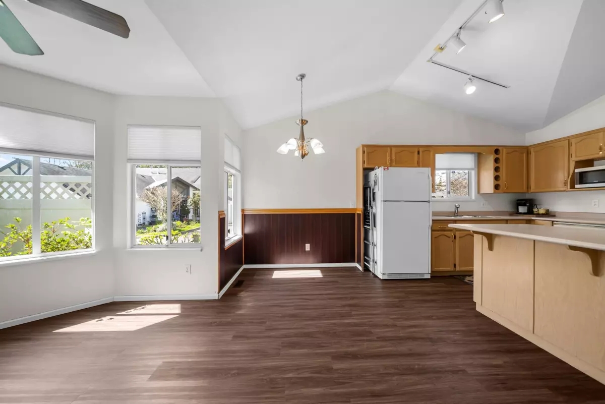 Dining Area Photo of 31 19649 53 Avenue, Langley, BC