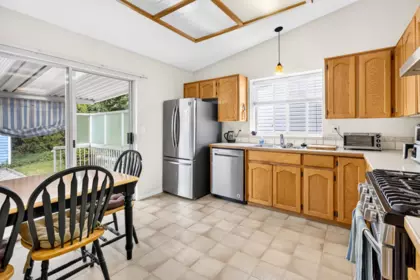 Breakfast Nook Photo of 11957 237a Street, Maple Ridge, BC