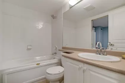 Primary Bathroom Photo of 5 15432 16a Avenue, Surrey, BC