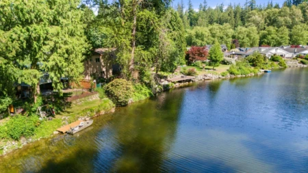 Office / Den Photo of 1231 River Drive, Coquitlam, BC