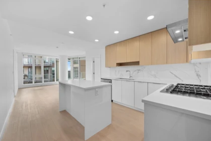 202 7769 Park Crescent, Burnaby, BC, Burnaby — Apartment/Condo for sale