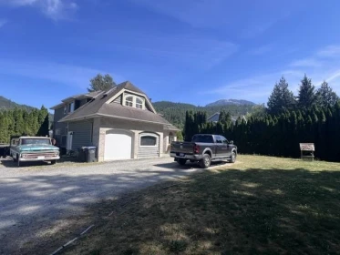 38940 Loggers Lane, Squamish, BC, Squamish — Single Family Residence for sale