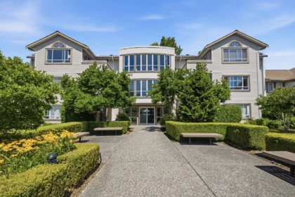 219 15991 Thrift Avenue, White Rock, BC, White Rock — Apartment/Condo for sale