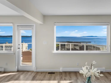 15152 Victoria Avenue, White Rock, BC, White Rock — Single Family Residence for sale