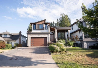 Front Yard Photo of 15640 93a Avenue, Surrey, BC