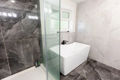 Powder Room Photo of 15640 93a Avenue, Surrey, BC